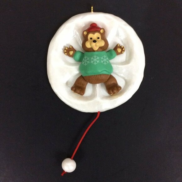 Hallmark Keepsake Ornament Snow Bear Angel 1993 With Movement Feature - Picture 2 of 6